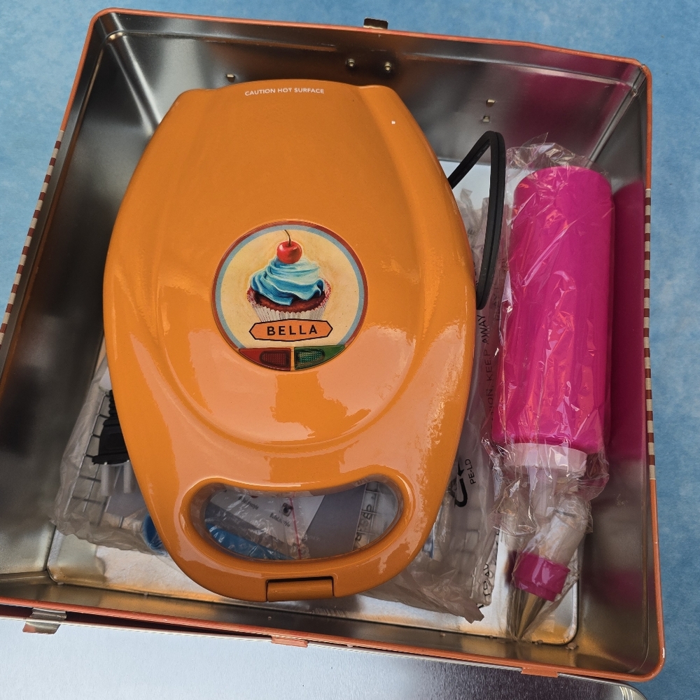 Bella Cupcake Maker Kit Complete.